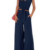Naisten kesäinen 2-osainen setti, jossa on cap sleeve V-pääntie crop top vyöllä ja leveät housut