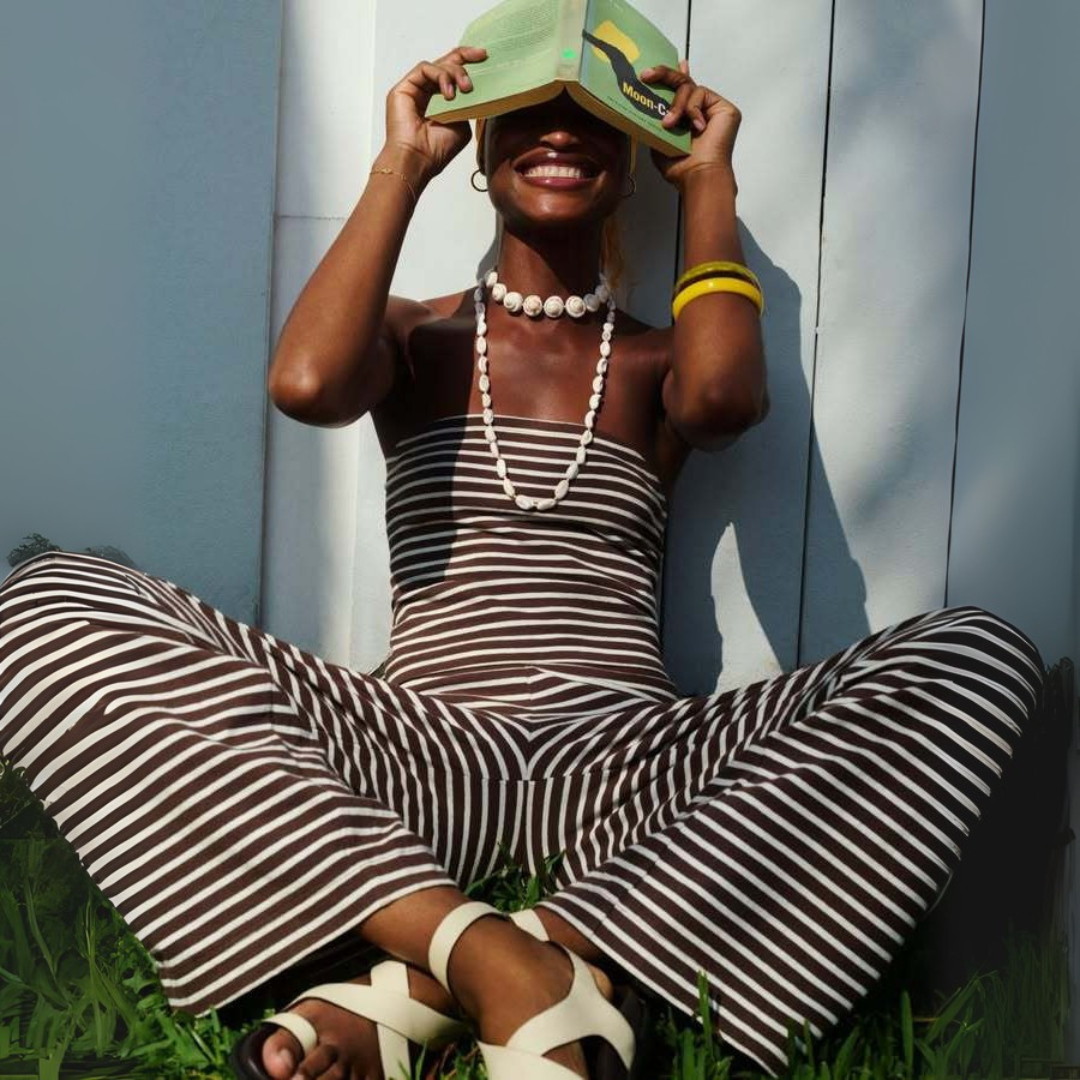 AVERYNA™ – Rentoa katumuotia ilman hihoja, kaksiosainen asu