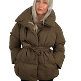 Karly™ – Lyhyt puffer-takki vyötärötaskuilla