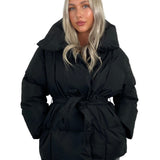 Karly™ – Lyhyt puffer-takki vyötärötaskuilla