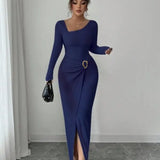 Naisten neule Bodycon mekko epäsymmetrisellä pääntiellä, kierretyllä yksityiskohdalla ja halkiolla syksyyn & talveen