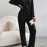 Naisten Loungewear-setti V-pääntiepaidalla ja suoraan leikatuilla housuilla